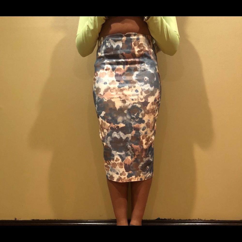 NEVER WORN!! Pencil skirt